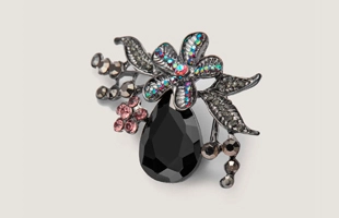 3104179 Vintage Black Flower Brooch