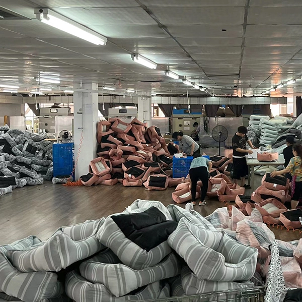 2 Standard Containers of Pet Beds Order from Sweden